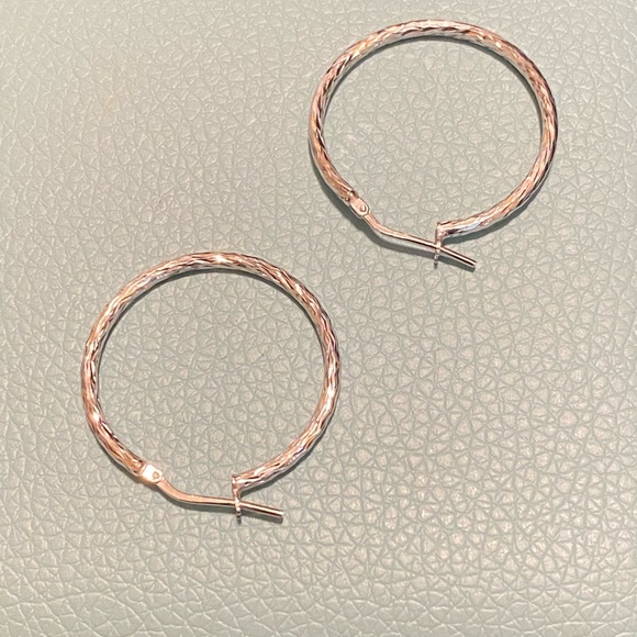 Fine Italian Diamond Cut Hoop Earrings In Sterling Silver,1 inch RETAIL @US$280 - Picture 7 of 9